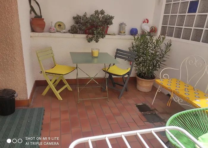 Grande Chambre Avec Garage Dans Quartier Historique