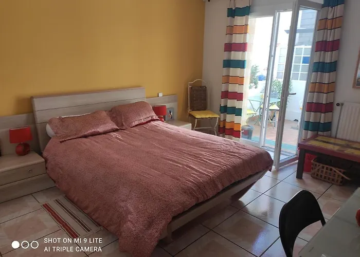 Grande Chambre Avec Garage Dans Quartier Historique